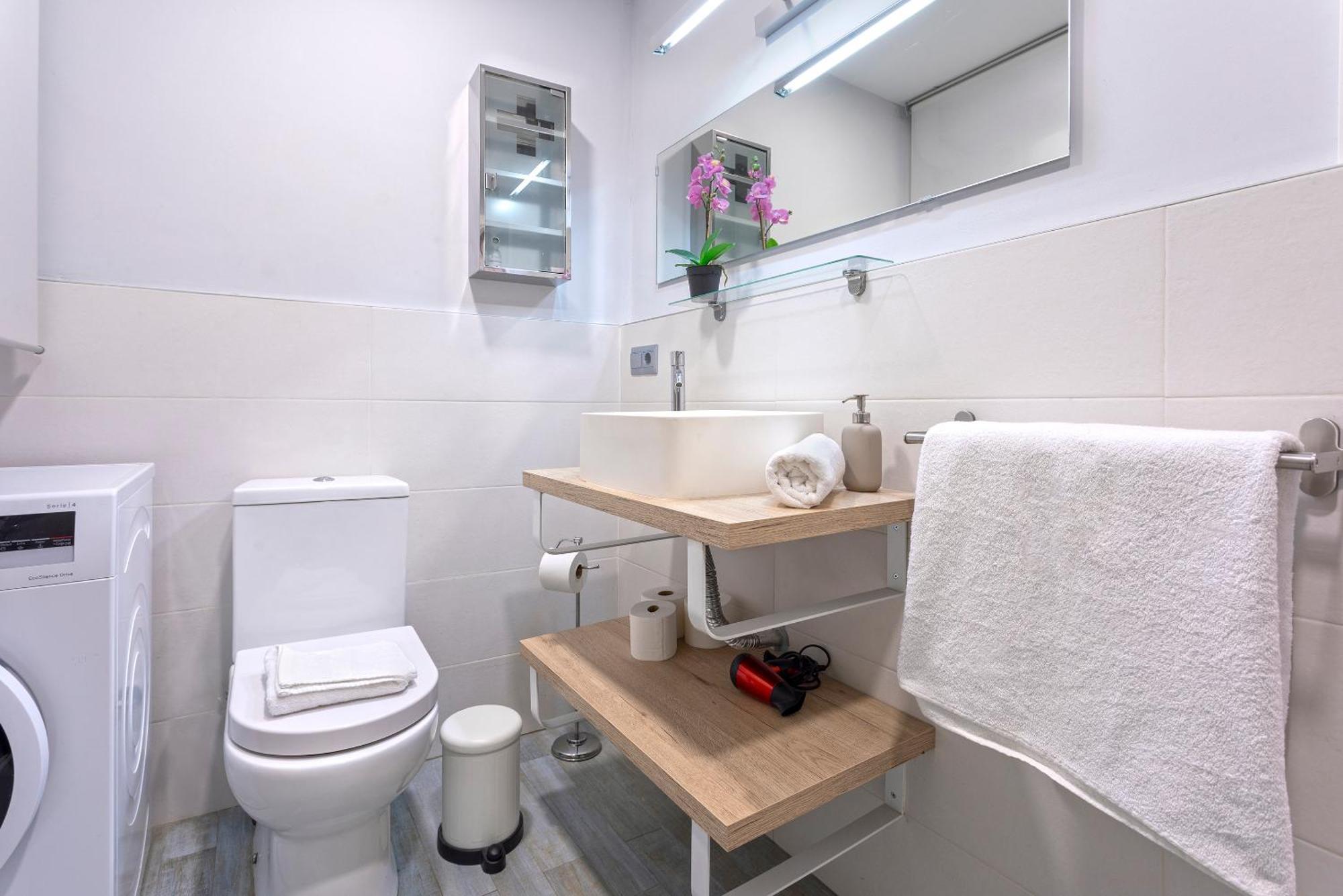 Coqueto Apartamento Junto A Calle Larios By Rent Me Malaga Exterior photo