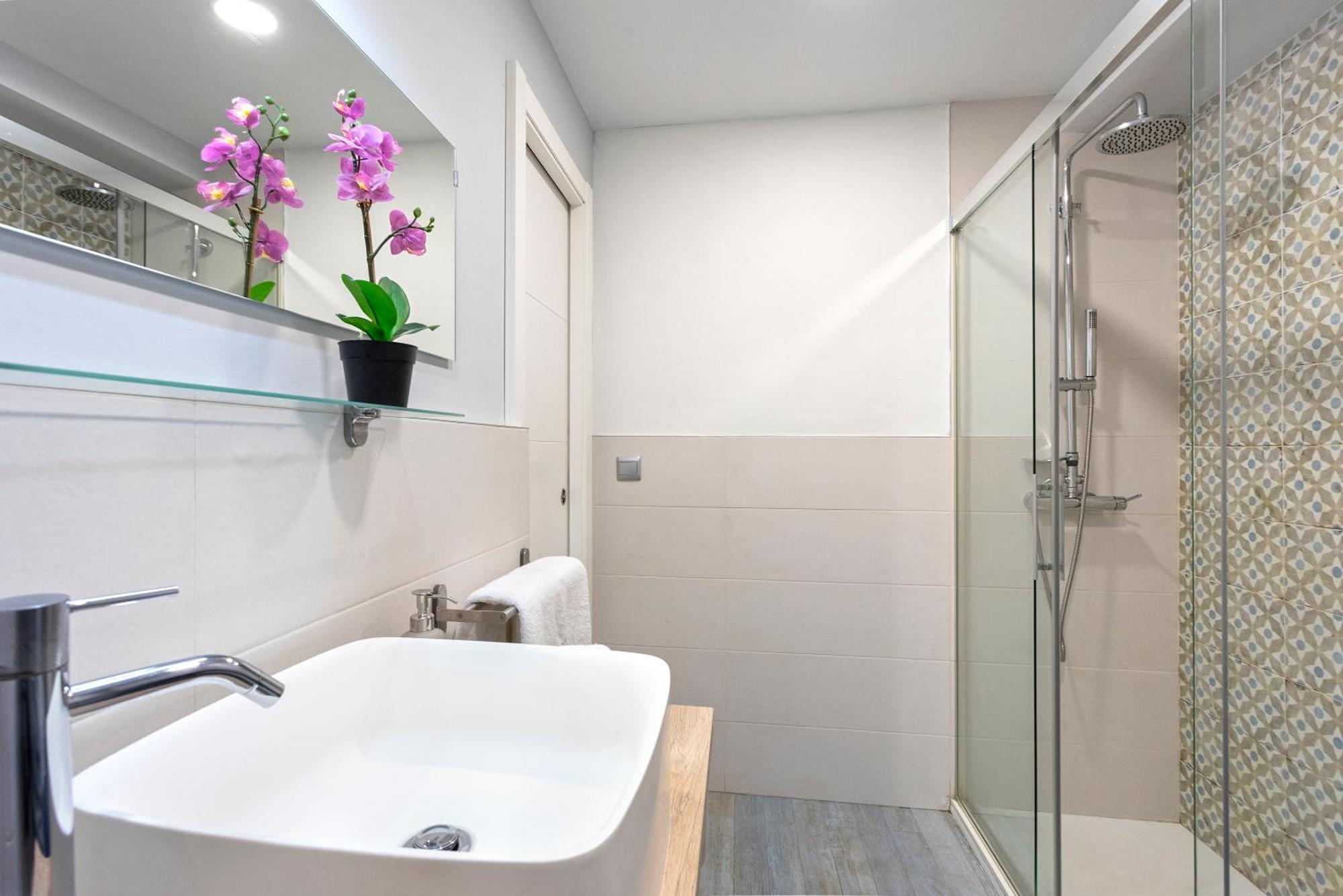 Coqueto Apartamento Junto A Calle Larios By Rent Me Malaga Exterior photo
